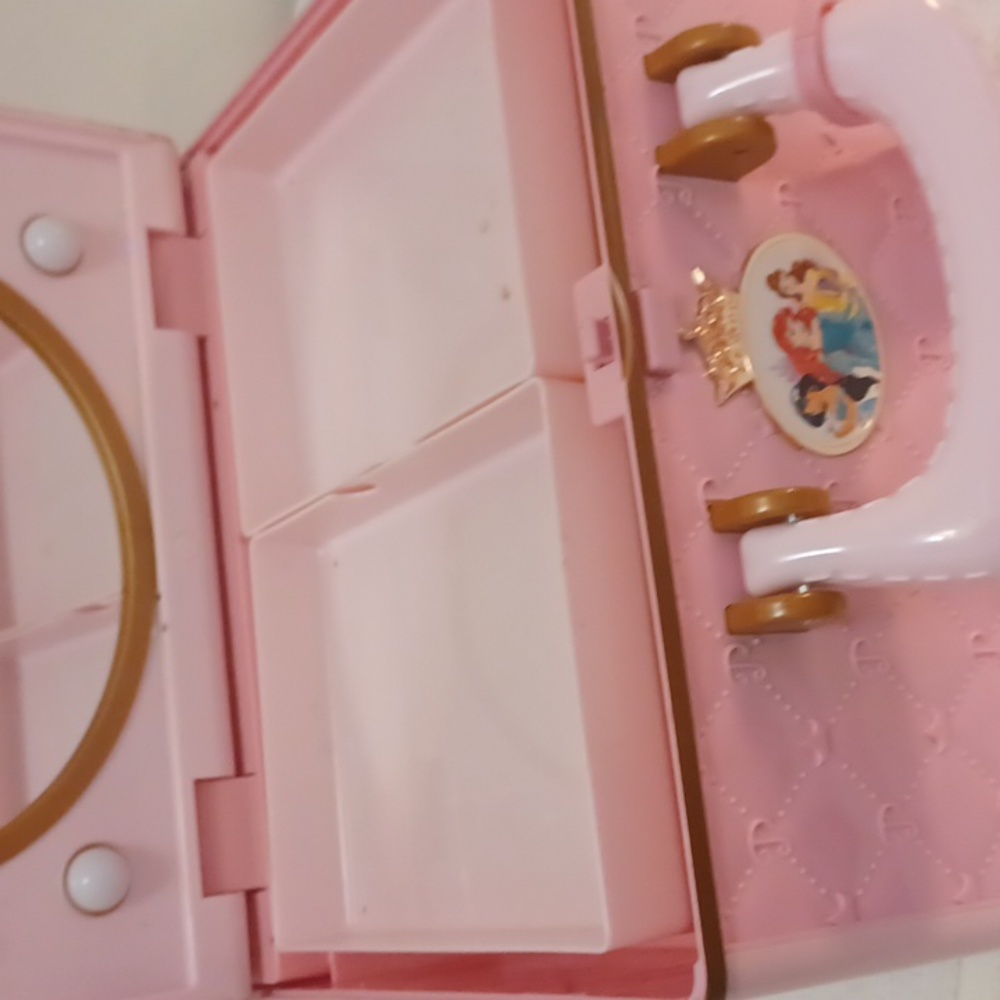 Disney Princess Travel Make up Case / Vanity - Picture 13 of 13